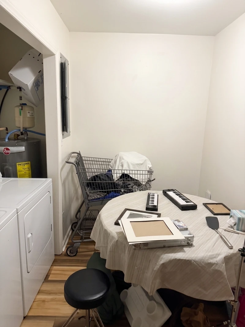 a room in Laurel Park photo 7