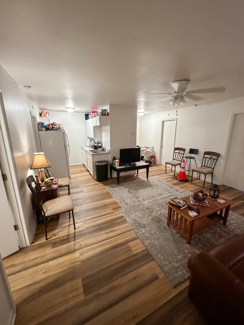 a room in Laurel Park photo 5