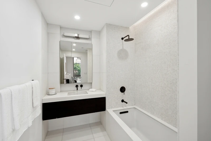 a room in Lower East Side photo 4