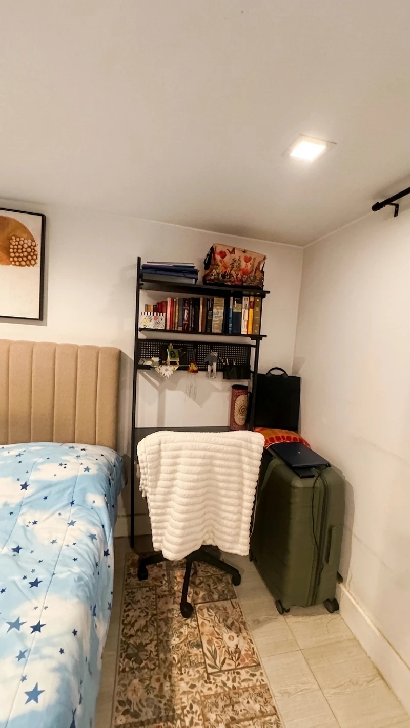 a room in Flushing photo 4