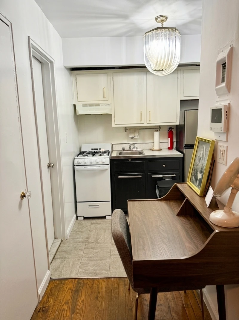 a studio in Upper West Side photo 5