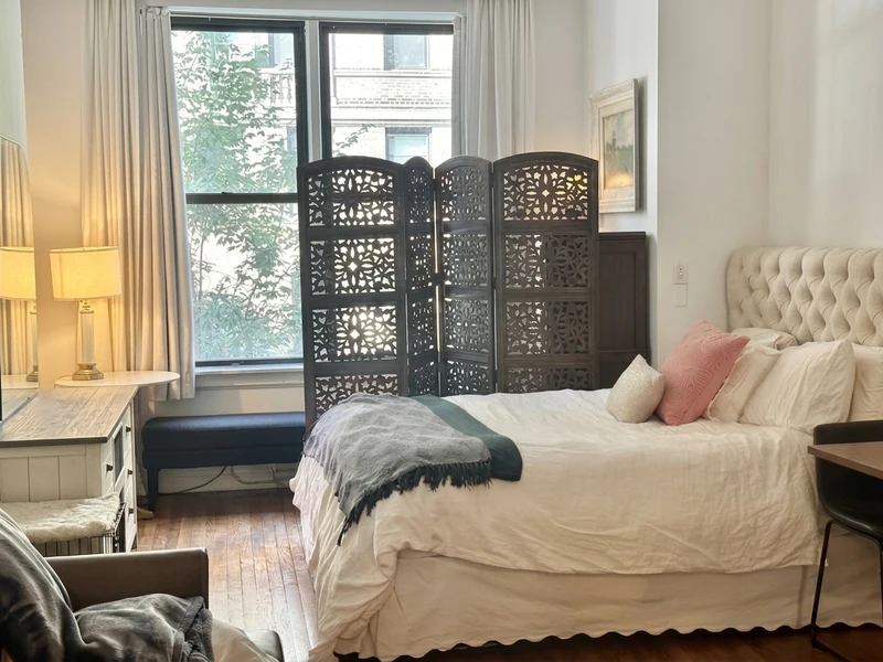 a studio in Upper West Side photo 5