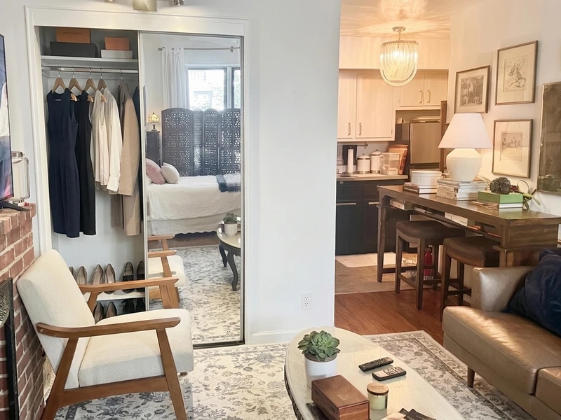 a studio in Upper West Side photo 3