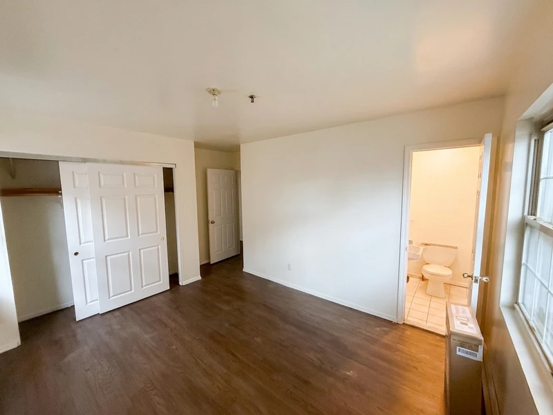1 bedroom in Flushing photo 3
