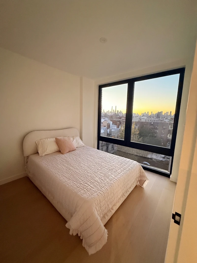 2 bedrooms in LIC photo 3