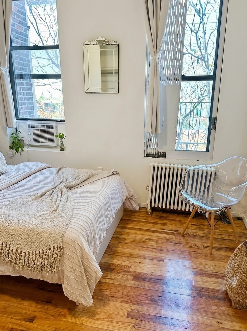 2 bedroom in Greenwich Village photo 2