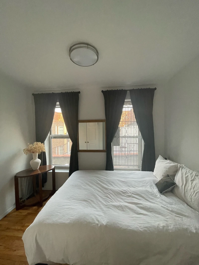 2 bedrooms in East Village photo 3