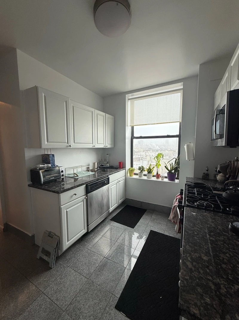 private room in Hamilton Heights photo 6