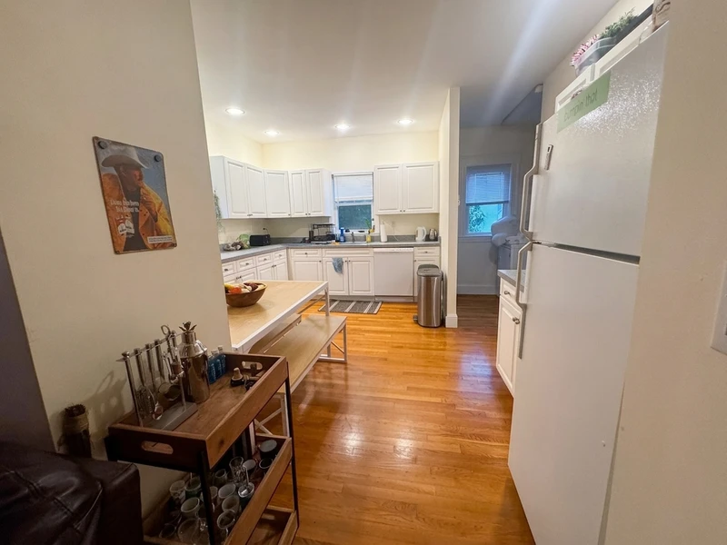 private room in West Somerville photo 4