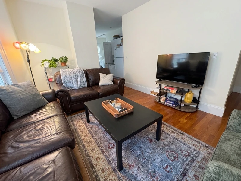 private room in West Somerville photo 3