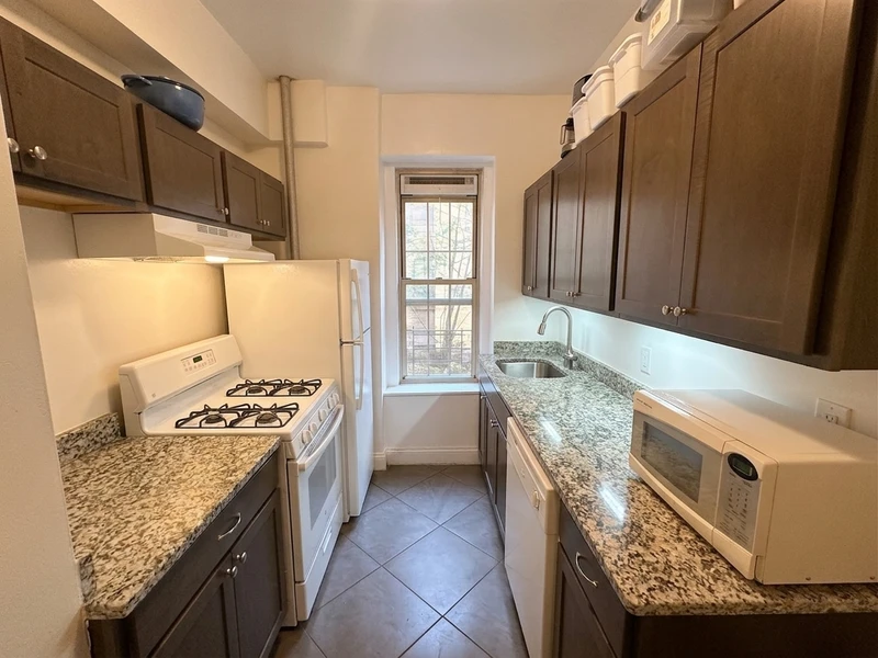 1 bedroom in Clinton Hill photo 5