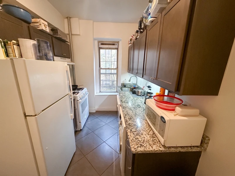 a room in Clinton Hill photo 3