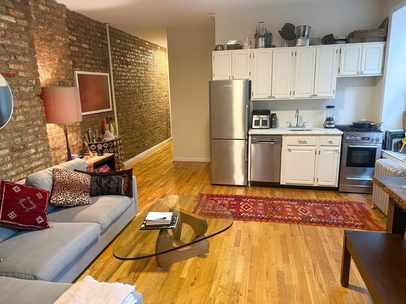 a room in Williamsburg photo 3