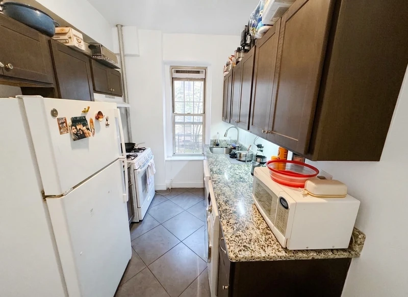 a room in Clinton Hill photo 4