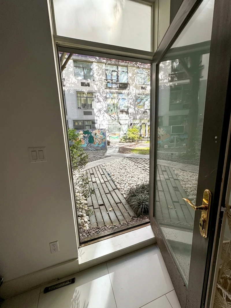 1 bedroom in Bushwick photo 2