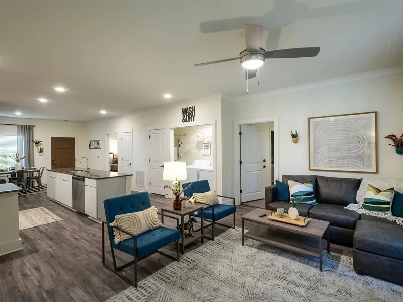 a room in Town Center photo 3