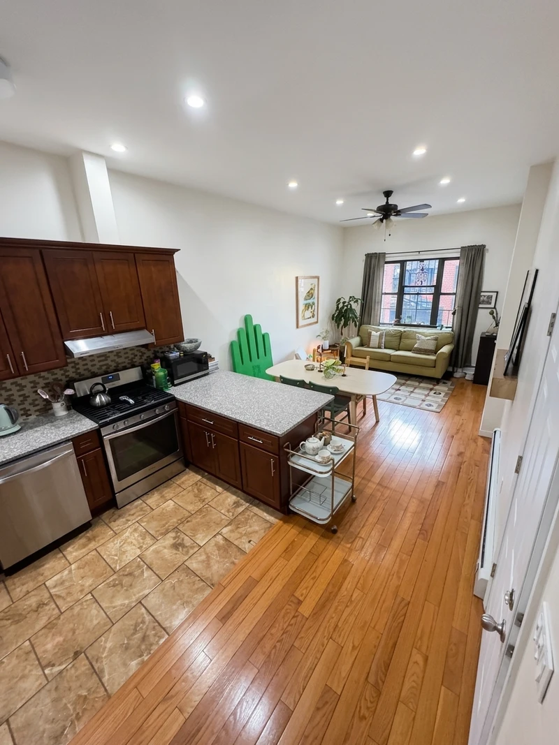 a room in Crown Heights photo 2