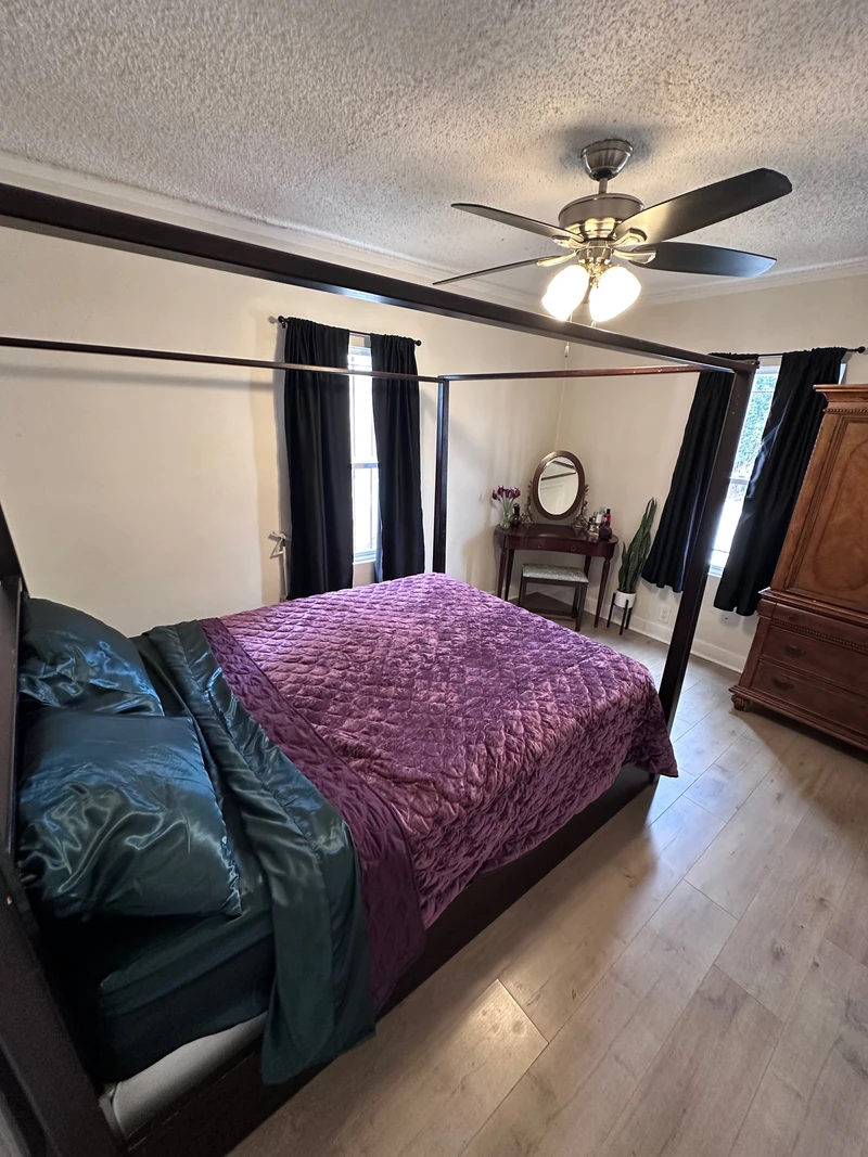 2 bedroom in Arlington Heights photo 6