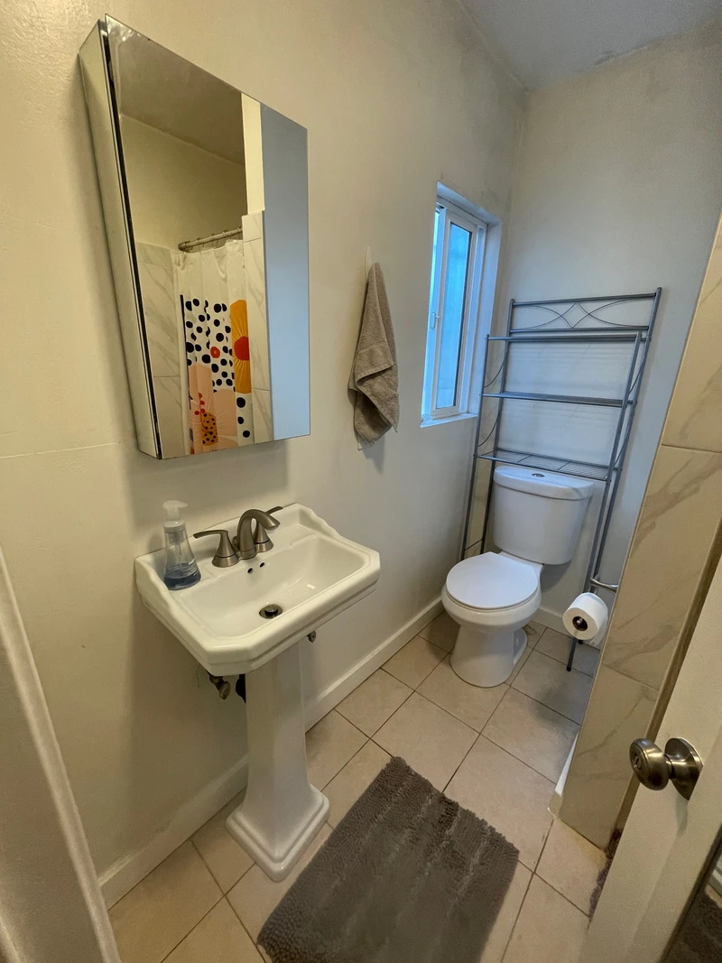 2 bedroom in Arlington Heights photo 4