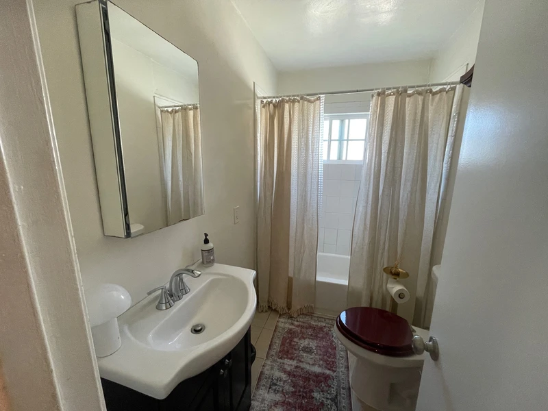 2 bedroom in Arlington Heights photo 5