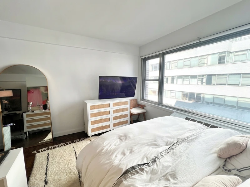 a studio in Midtown East photo 5