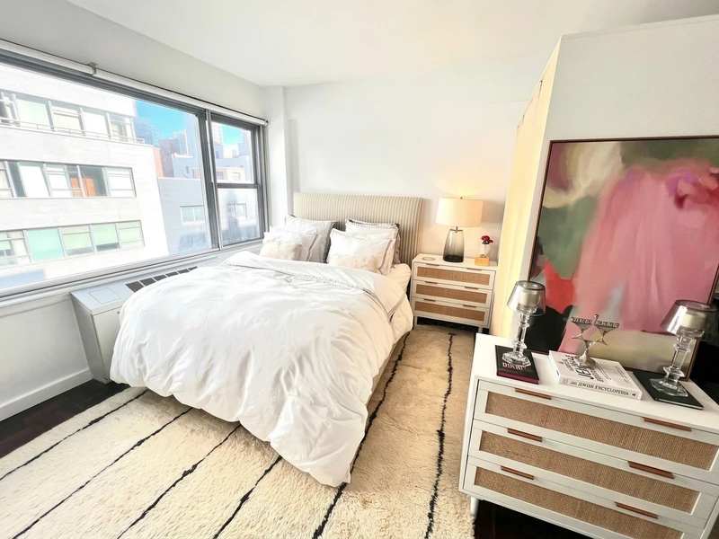 a studio in Midtown East photo 4