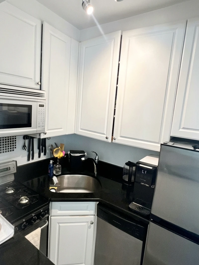 a studio in Midtown East photo 6