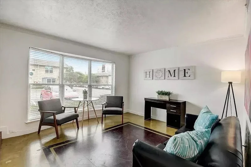 1 bedroom in Eagle Point photo 3