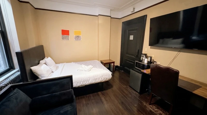 a room in Theater District photo 3