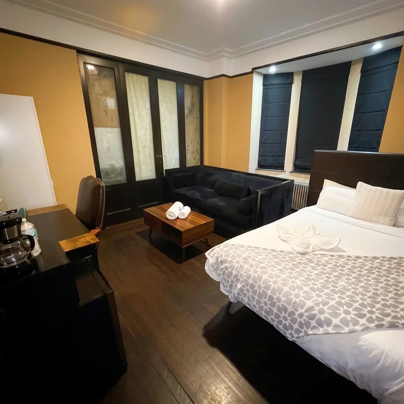 a room in Theater District photo 2