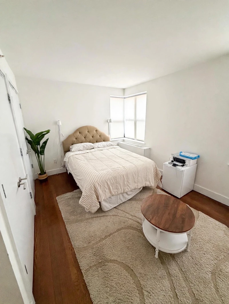 2 bedroom in Chelsea photo 2