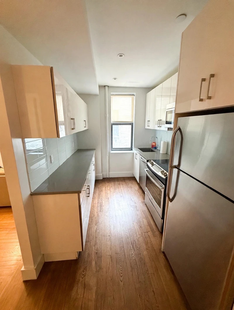 2 bedroom in Chelsea photo 5