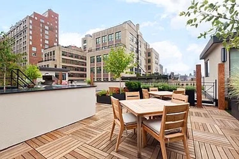 2 bedroom in Chelsea photo 7