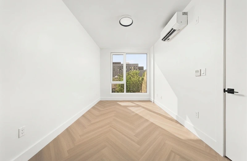 1 bedroom in LIC photo 3