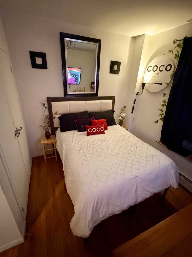 a room in Hamilton Heights photo 2
