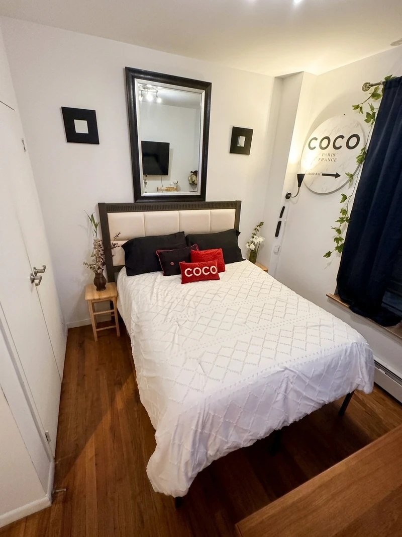 a room in Hamilton Heights photo 2