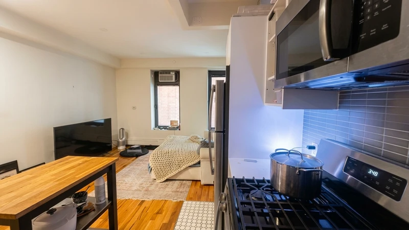 1 bedroom in Harlem photo 2