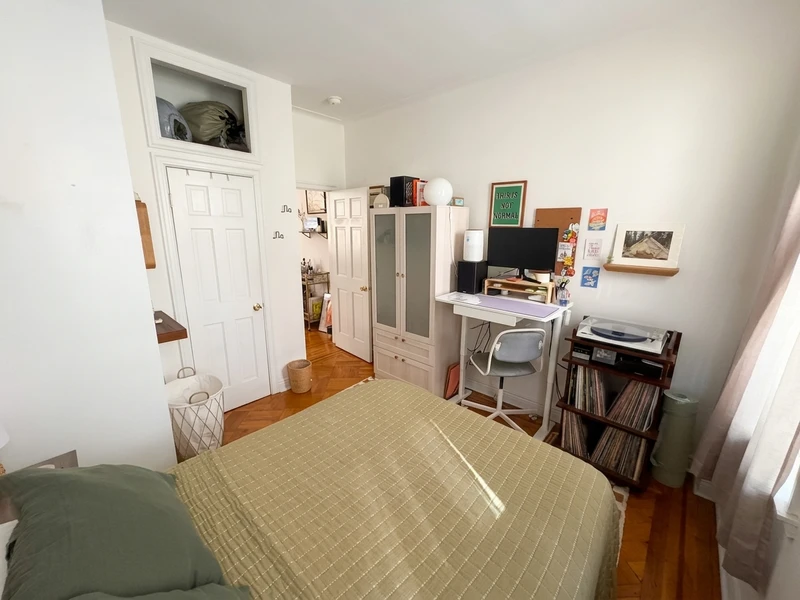 a room in Crown Heights photo 2