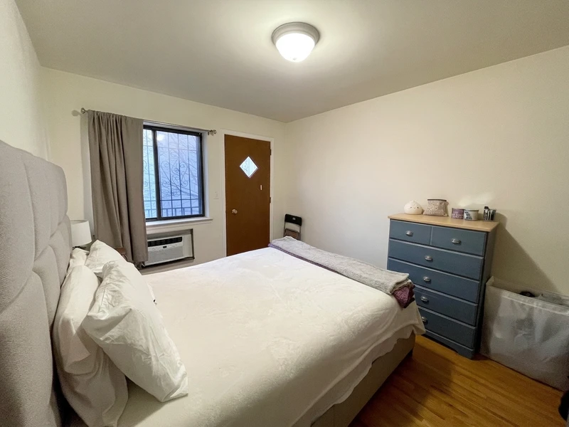 a room in Astoria photo 2
