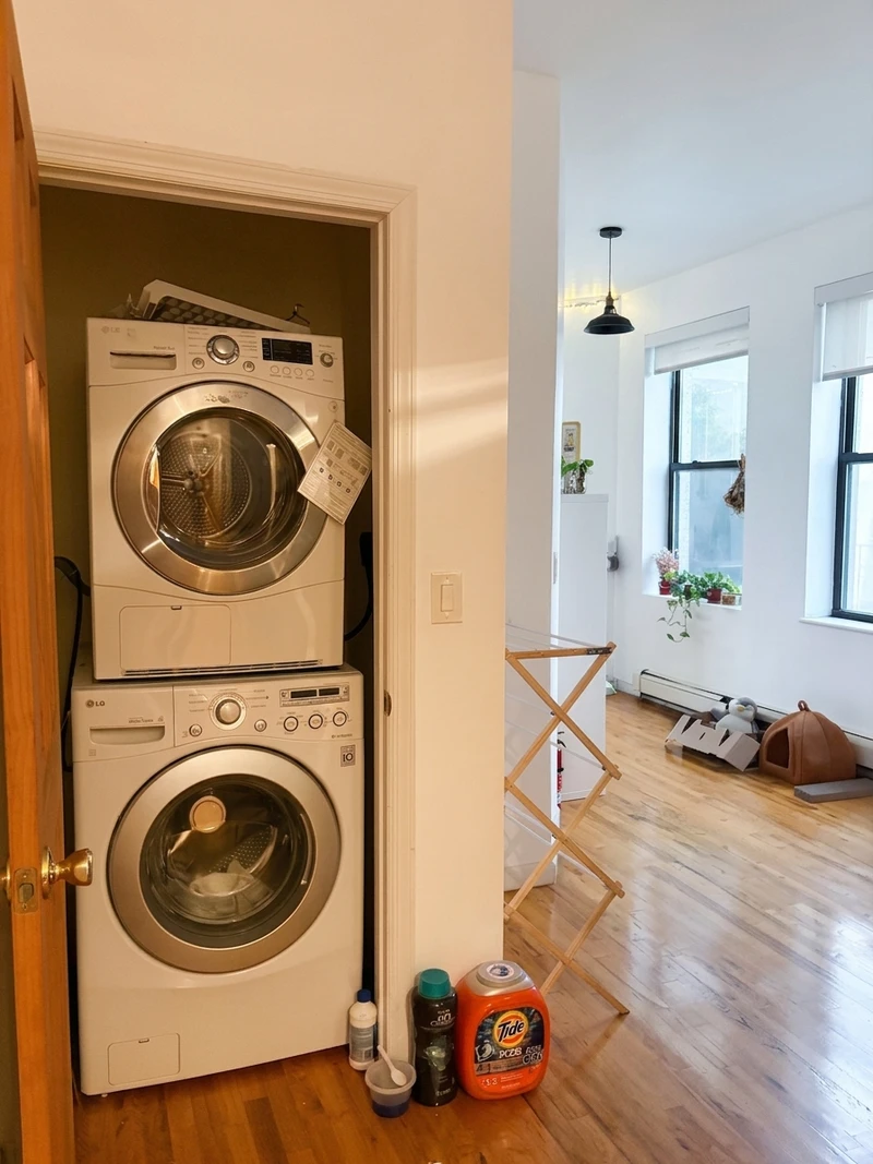 a room in Crown Heights photo 11
