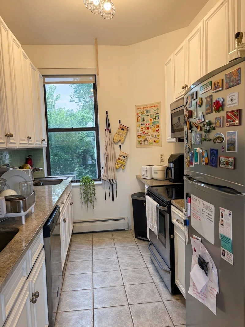 a room in Crown Heights photo 17