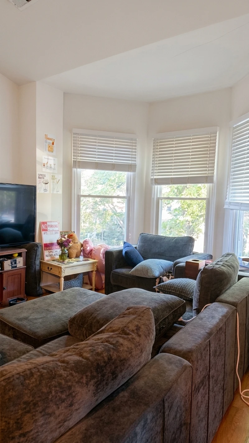 private room in The Fan District photo 10