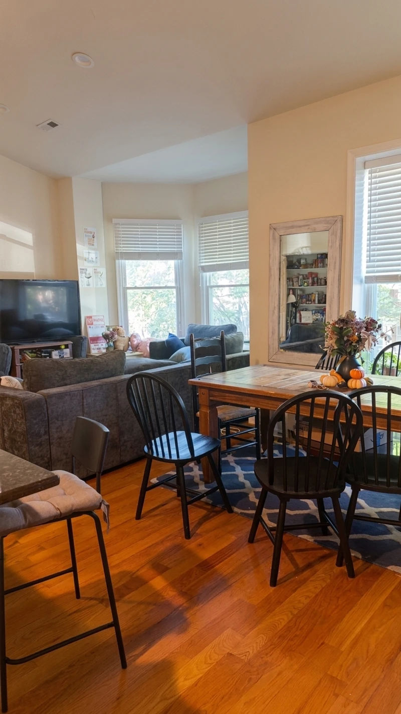 private room in The Fan District photo 8