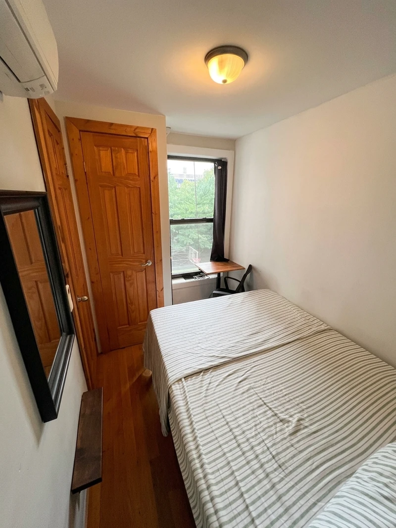 private room in Bedford-Stuyvesant photo 3