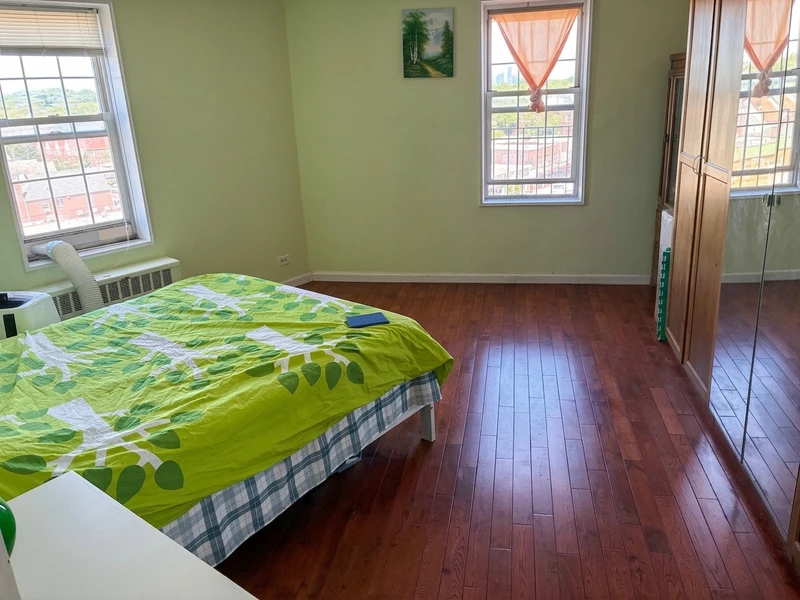 2 bedroom in Rego Park photo 5