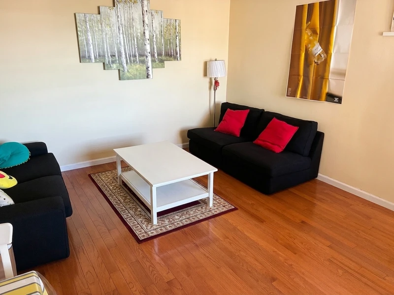 2 bedroom in Rego Park photo 2
