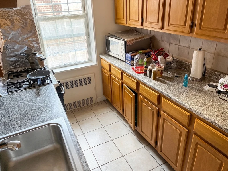 2 bedroom in Rego Park photo 3