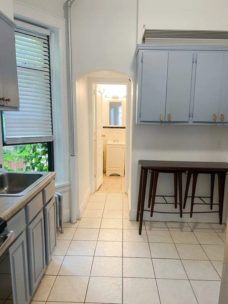 a studio in Stuyvesant Heights photo 3