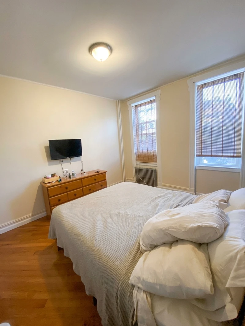 2 bedroom in Flushing photo 2