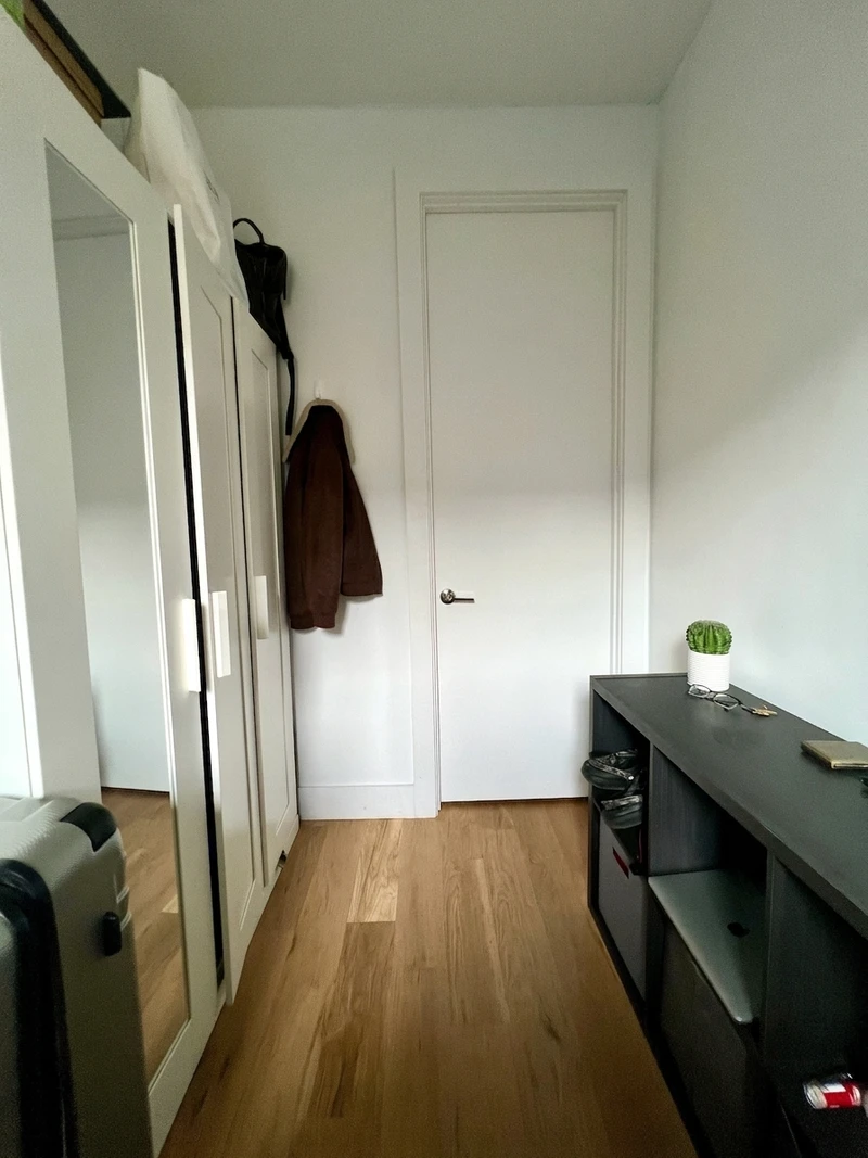 a room in Ridgewood photo 2